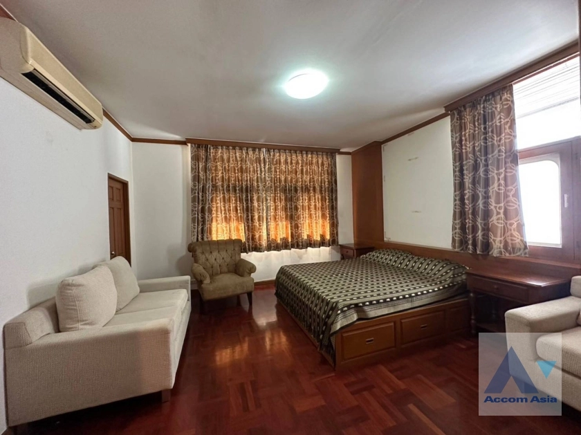 16  5 br House for rent and sale in Sukhumvit ,Bangkok BTS Ekkamai 10003601