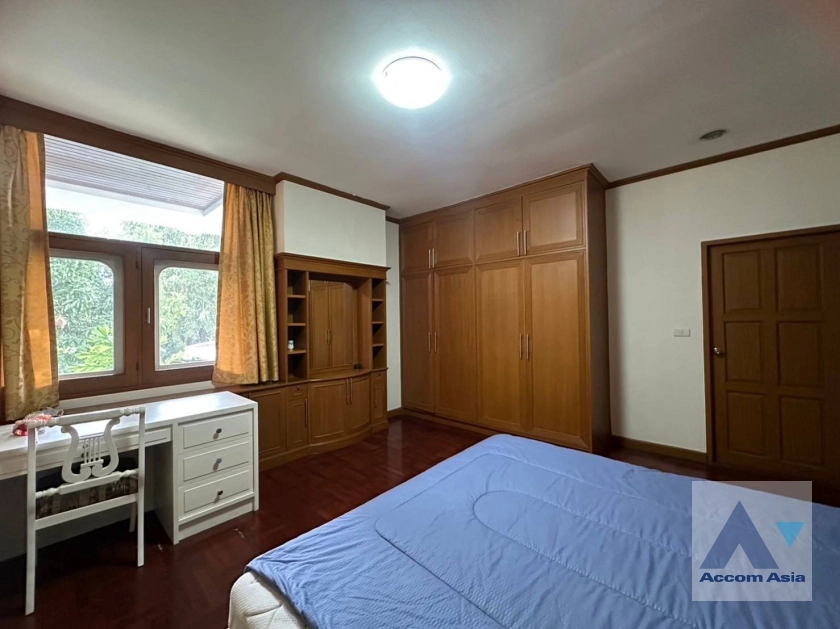 20  5 br House for rent and sale in Sukhumvit ,Bangkok BTS Ekkamai 10003601