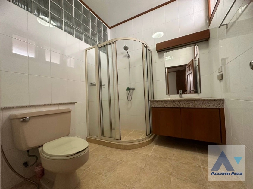 32  5 br House for rent and sale in Sukhumvit ,Bangkok BTS Ekkamai 10003601