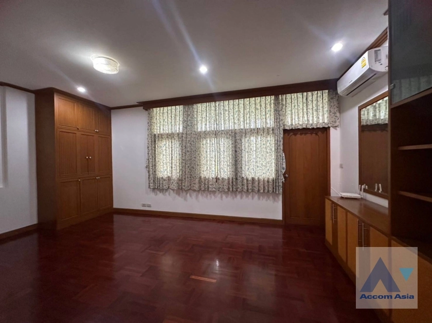 25  5 br House for rent and sale in Sukhumvit ,Bangkok BTS Ekkamai 10003601