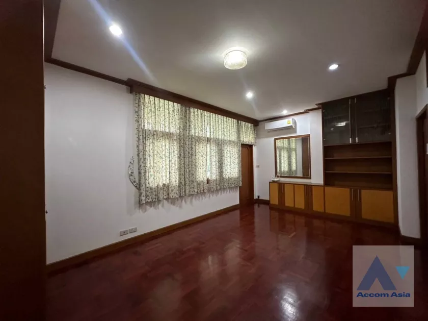 26  5 br House for rent and sale in sukhumvit ,Bangkok BTS Ekkamai 10003601