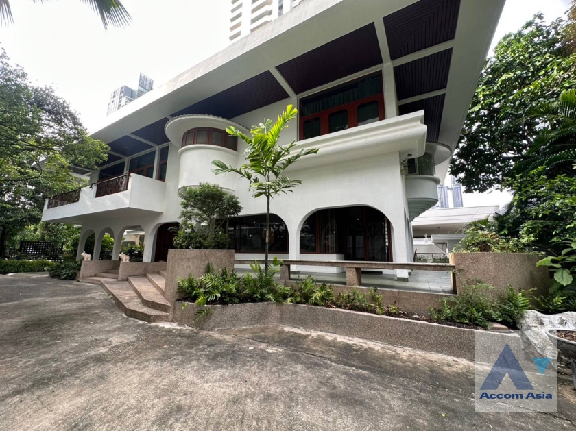 Garden, Private Swimming Pool, Pet friendly house for rent in Sukhumvit, Bangkok Code 10003601