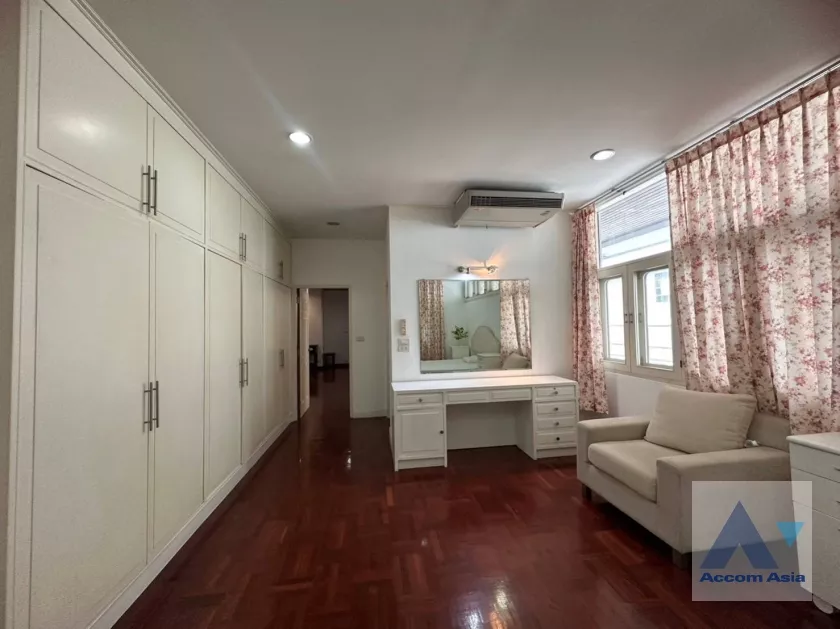 21  5 br House for rent and sale in sukhumvit ,Bangkok BTS Ekkamai 10003601