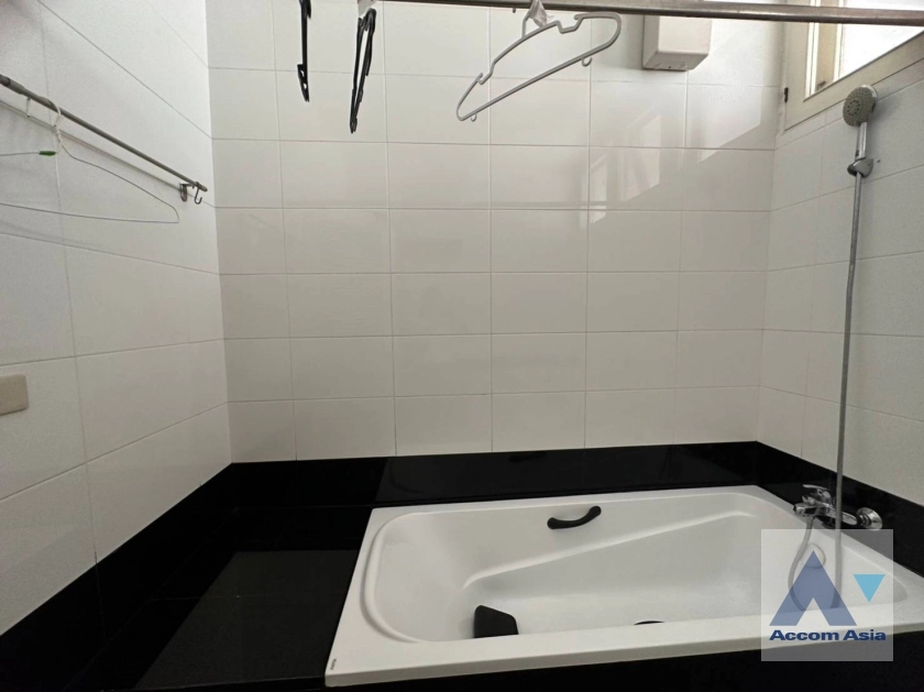 31  5 br House for rent and sale in Sukhumvit ,Bangkok BTS Ekkamai 10003601