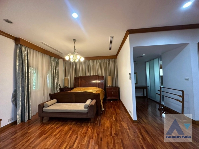 24  5 br House for rent and sale in Sukhumvit ,Bangkok BTS Ekkamai 10003601