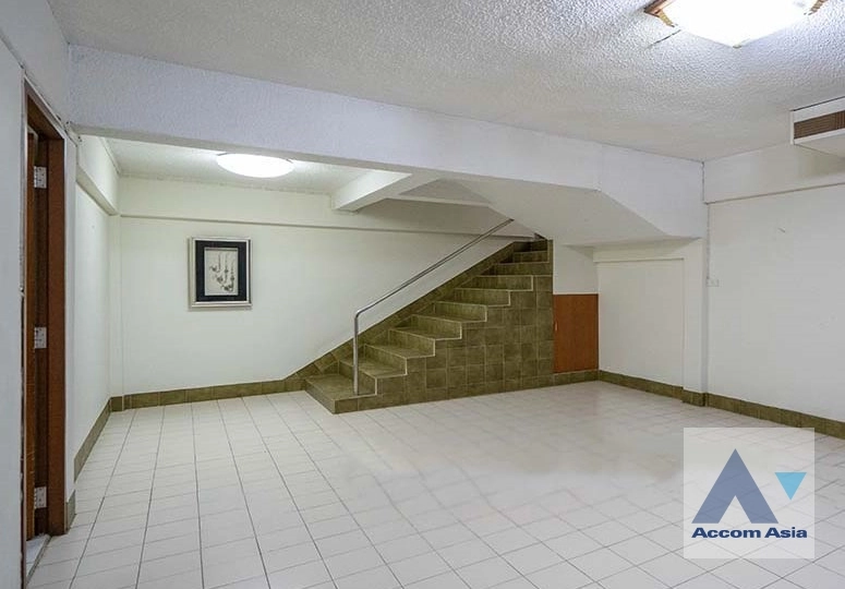 28  5 br House for rent and sale in Sukhumvit ,Bangkok BTS Ekkamai 10003601