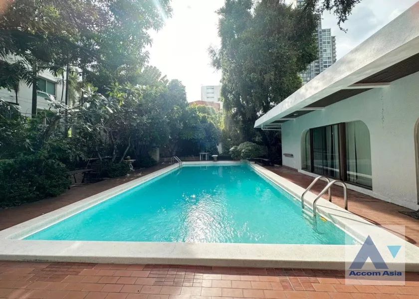 Garden, Private Swimming Pool, Pet friendly |  5 Bedrooms  House For Rent & Sale in Sukhumvit, Bangkok  near BTS Ekkamai (10003601)