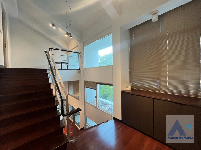 Private Swimming Pool |  3 Bedrooms  House For Rent in Phaholyothin, Bangkok  near BTS Victory Monument (69703)