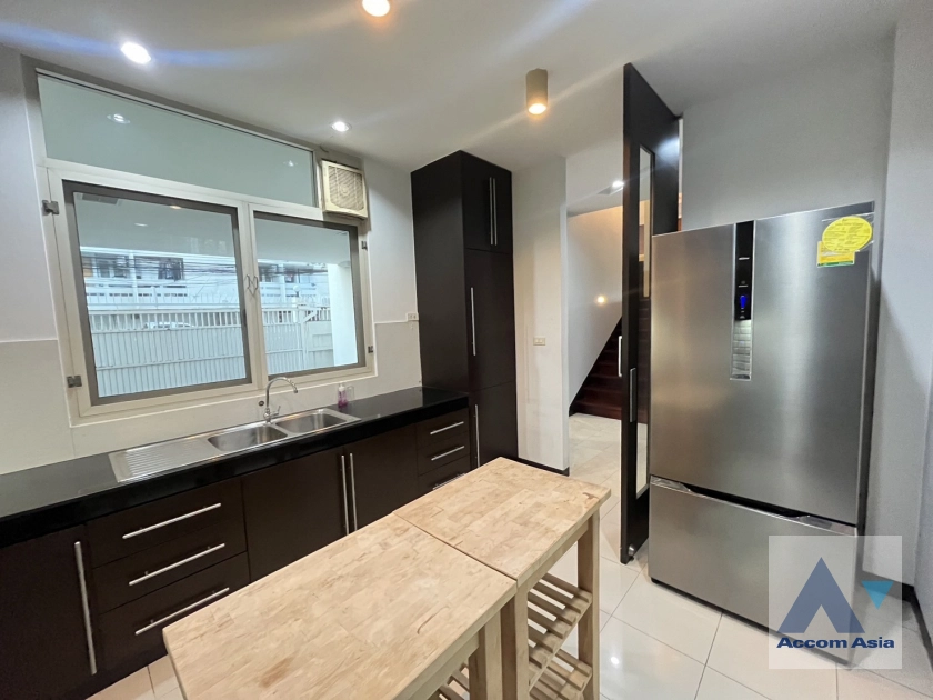 11  3 br House For Rent in phaholyothin ,Bangkok BTS Victory Monument 69703
