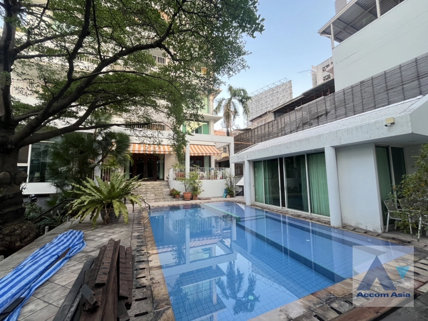 Private Swimming Pool |  3 Bedrooms  House For Rent in Phaholyothin, Bangkok  near BTS Victory Monument (69703)