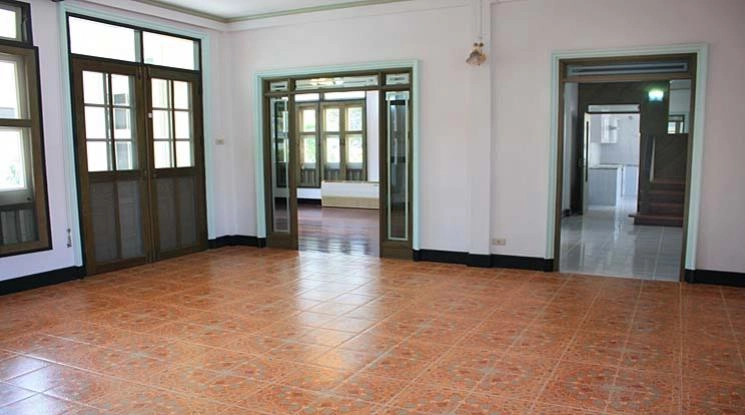 6  3 br House for rent and sale in Sukhumvit ,Bangkok BTS Ekkamai 9018701