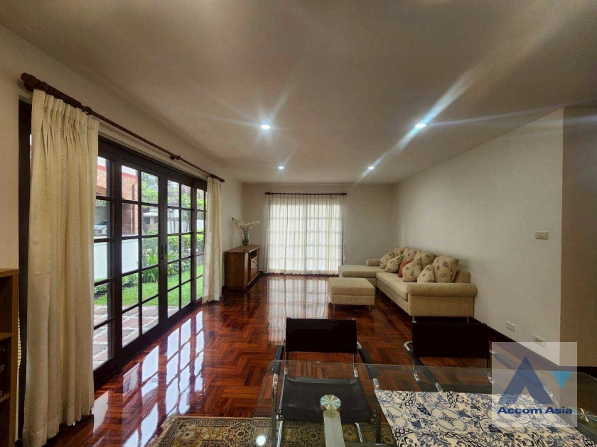 unit Family home with Tudor charm in peaceful compound near BTS Onnut (99870)