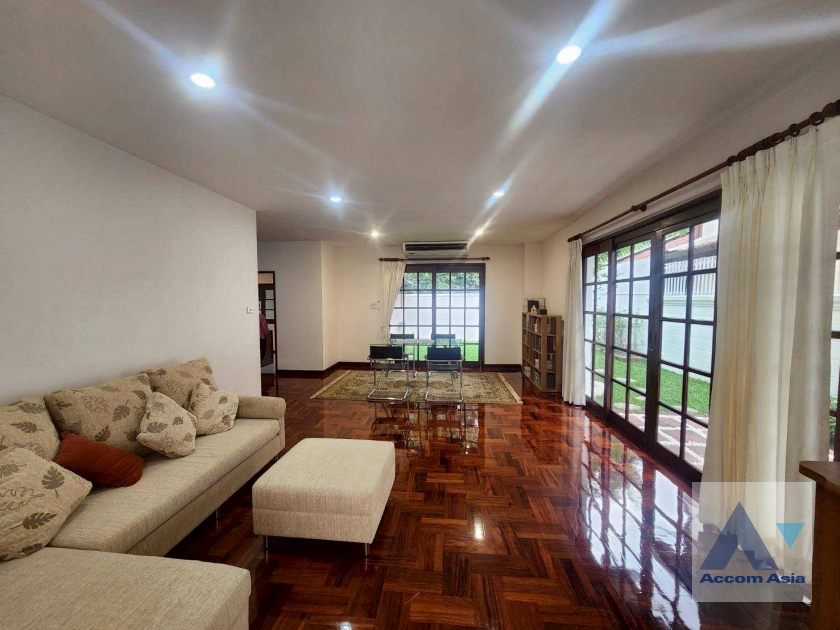 unit Family home with Tudor charm in peaceful compound near BTS Onnut (99870)