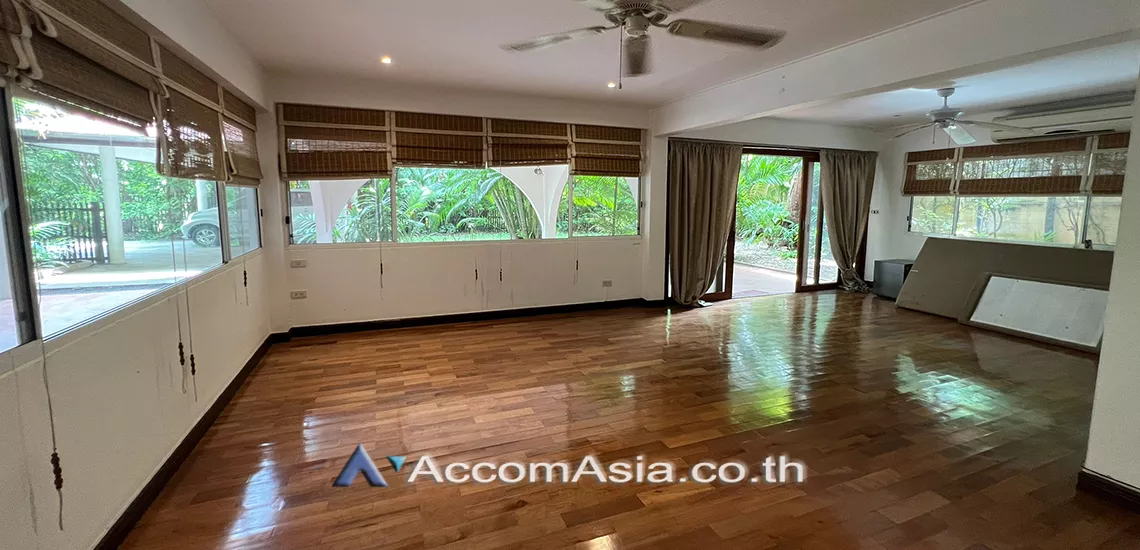  4 Bedrooms  House For Rent in Ratchadapisek, Bangkok  (59881)