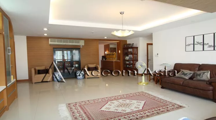 unit 4 Bedrooms  Apartment For Rent in Sukhumvit, Bangkok  near BTS Phrom Phong (19890)
