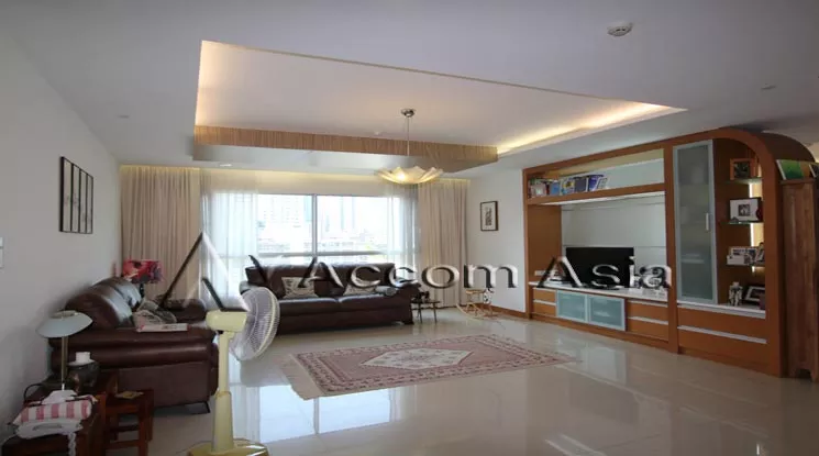 unit 4 Bedrooms  Apartment For Rent in Sukhumvit, Bangkok  near BTS Phrom Phong (19890)