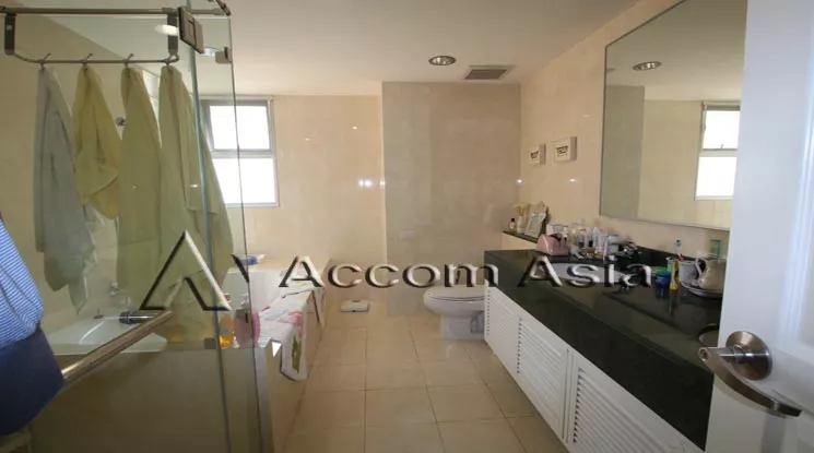 unit 4 Bedrooms  Apartment For Rent in Sukhumvit, Bangkok  near BTS Phrom Phong (19890)