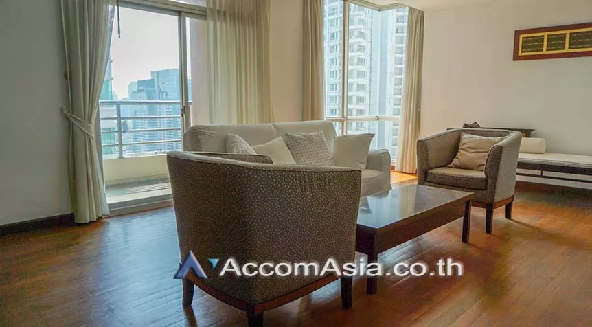 Pet friendly |  3 Bedrooms  Condominium For Rent & Sale in Ploenchit, Bangkok  near BTS Chitlom (29911)