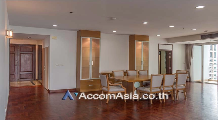 unit 3 Bedrooms  Apartment For Rent in Sukhumvit, Bangkok  near BTS Phrom Phong (1006401)
